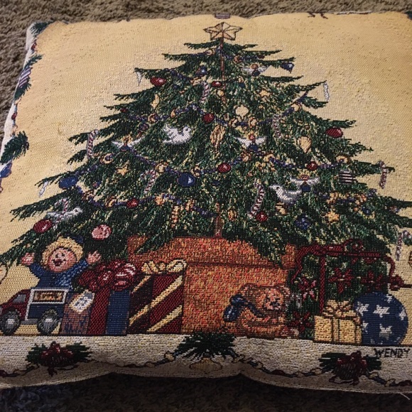 Christmas Tapestry Throw Pillow Christmas Tree & Presents 16"signed Wendy Wegner - Picture 9 of 10